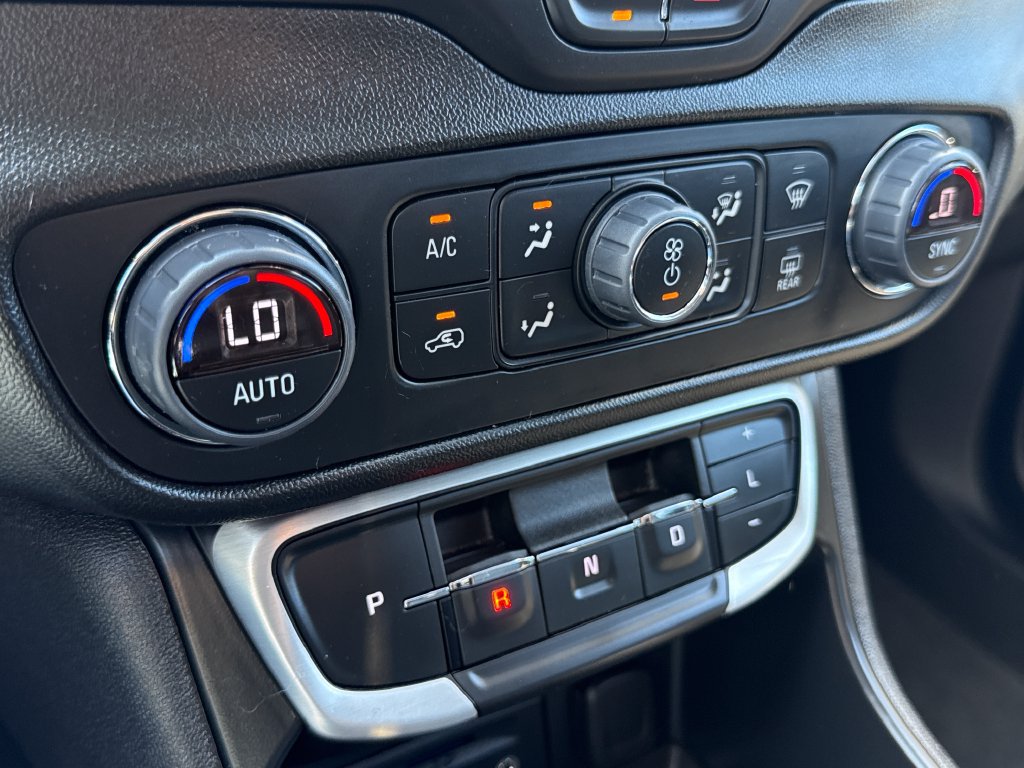 Certified 2023 GMC Terrain SLT FWD image 25