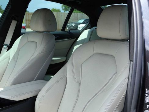 Used 2019 BMW 530i w/ Convenience Package RWD image 11