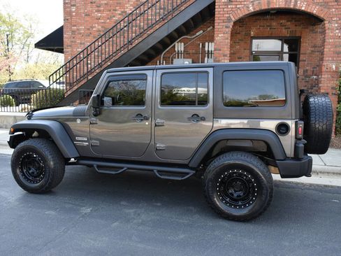 Used 2018 Jeep Wrangler Unlimited Sport S image 38
