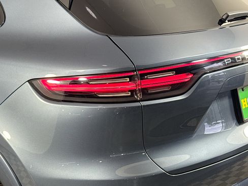 Used 2019 Porsche Cayenne Turbo image 34