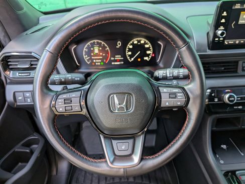 Used 2025 Honda Pilot TrailSport image 25