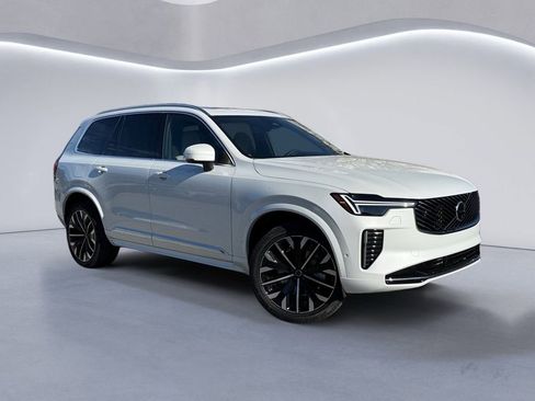 New 2026 Volvo XC90 B6 Plus w/ Protection Package Premier image 2