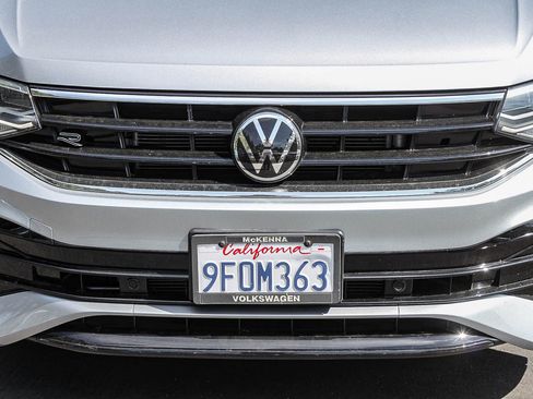 Used 2023 Volkswagen Tiguan SE R-Line image 5