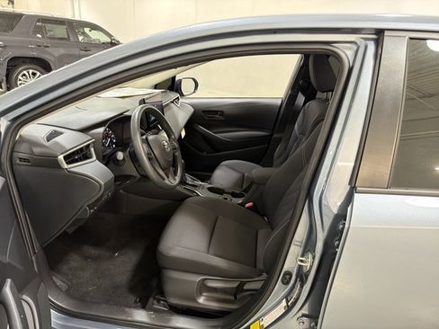 Used 2025 Toyota Corolla LE w/ Convenience Package FWD image 8