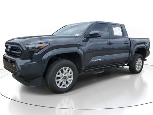 Used 2025 Toyota Tacoma SR5 image 3