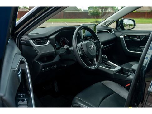 Used 2019 Toyota RAV4 XLE Premium w/ Cold Weather Package AWD/4WD image 11