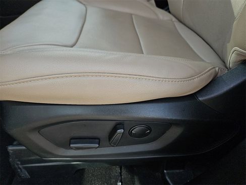 Used 2024 Ford Explorer Limited image 23