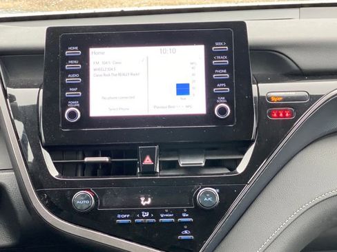 Used 2024 Toyota Camry SE image 16