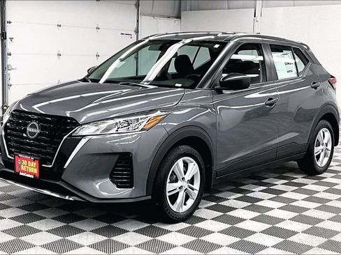 New 2025 Nissan Kicks Play S image 3