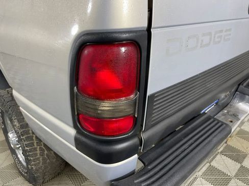 Used 1998 Dodge Ram 2500 Truck ST image 18