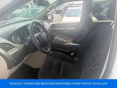 Used 2019 Dodge Grand Caravan SE FWD image 5