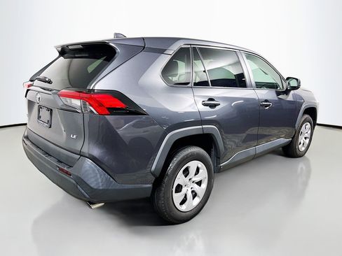 Used 2022 Toyota RAV4 LE image 4