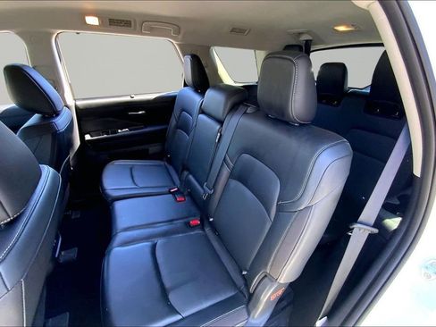 Used 2023 Nissan Pathfinder SL AWD/4WD image 16