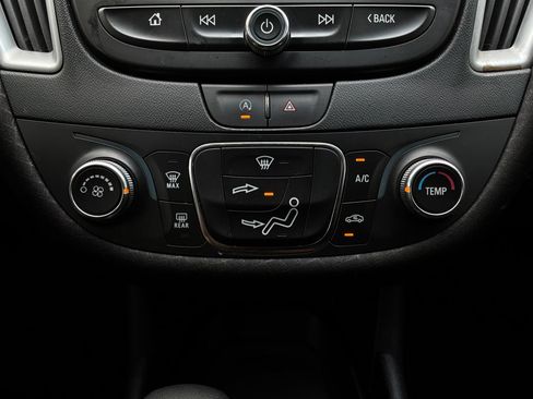 Used 2022 Chevrolet Malibu LS FWD image 26
