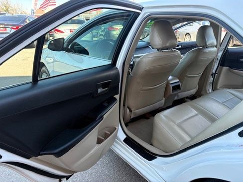 Used 2012 Toyota Camry L image 16