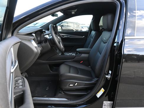 New 2026 Cadillac XT5 Luxury w/ LPO, Floor Liner Package image 18