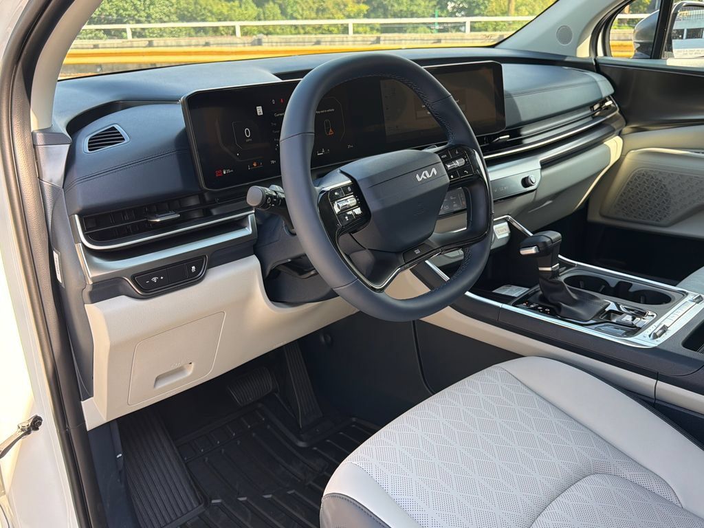 New 2027 Kia Carnival SX w/ Dark Edition Package FWD image 15
