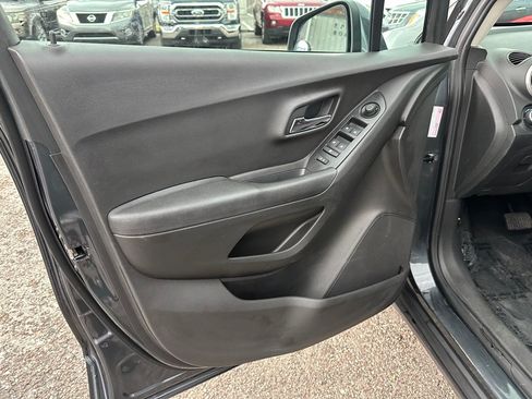 Used 2016 Chevrolet Trax LT w/ LT Convenience Package FWD image 11