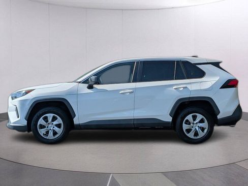 Used 2019 Toyota RAV4 LE FWD image 2