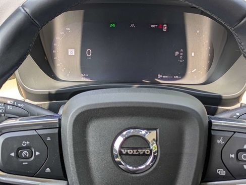 Certified 2023 Volvo XC40 B5 Plus w/ Protection Package Premier AWD/4WD image 28