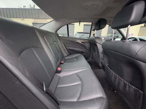Used 2009 Mercedes-Benz E 350 4MATIC Sedan image 12