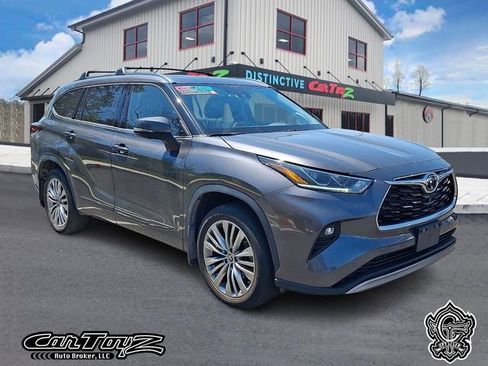 Used 2023 Toyota Highlander Platinum AWD/4WD image 1