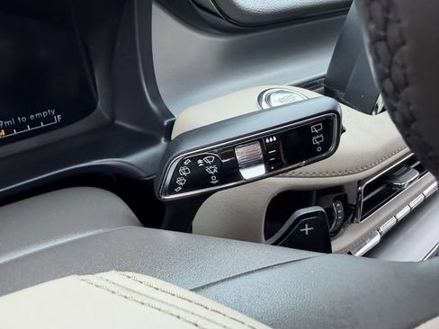 Used 2023 Lincoln Aviator AWD w/ Premium Package image 27