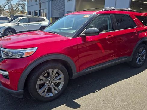 Used 2023 Ford Explorer XLT w/ Equipment Group 202A RWD image 3