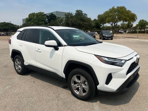 Used 2025 Toyota RAV4 XLE FWD image 3