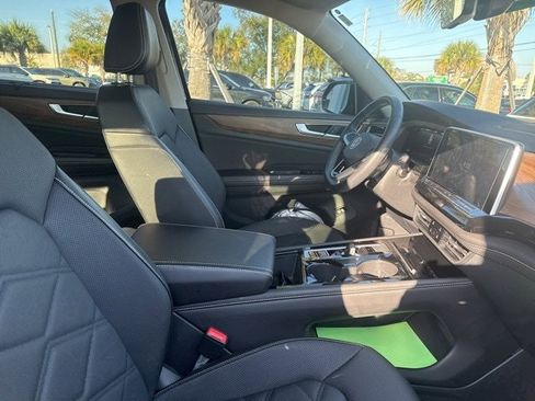 Used 2024 Volkswagen Atlas SE image 13