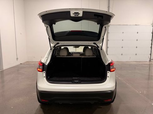 Used 2020 Nissan Rogue Sport SV FWD image 9