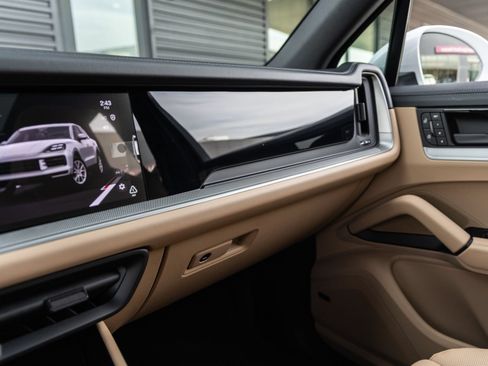 Certified 2026 Porsche Cayenne AWD/4WD image 30