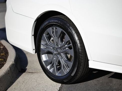 Certified 2025 Honda Odyssey Touring image 10