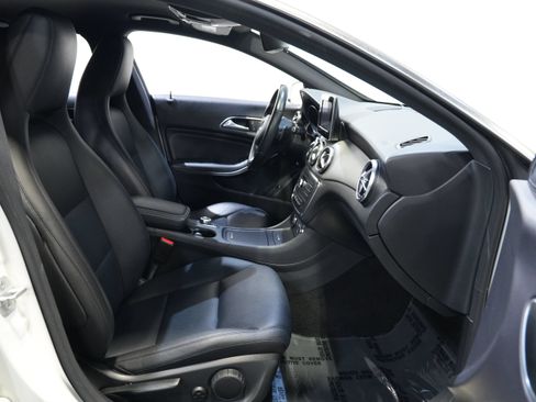 Used 2015 Mercedes-Benz CLA 250 image 33
