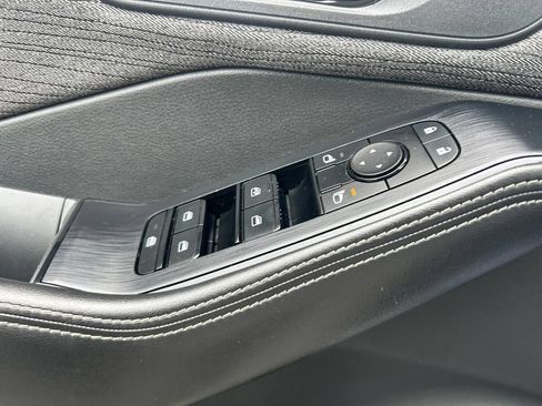 Used 2022 Nissan Rogue SV AWD/4WD image 25
