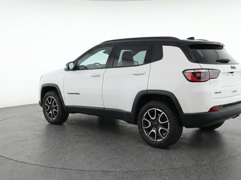 Used 2025 Jeep Compass Trailhawk AWD/4WD image 6