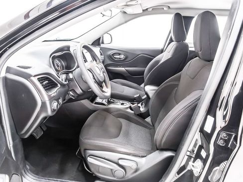 Used 2020 Jeep Cherokee Latitude FWD image 26