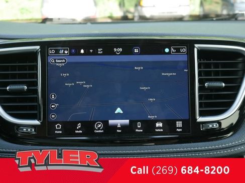 Used 2022 Chrysler Pacifica Limited AWD/4WD image 49