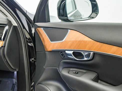 Certified 2025 Volvo XC90 B6 Ultra image 18