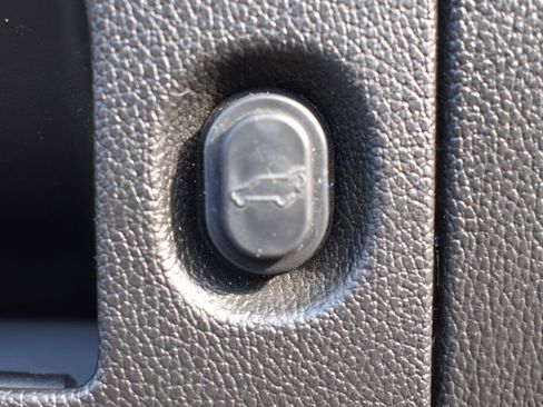 Used 2020 GMC Yukon SLT w/ Open Road Package image 32