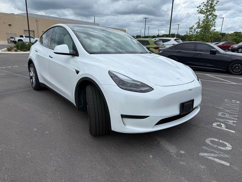 Used 2023 Tesla Model Y Long Range image 3