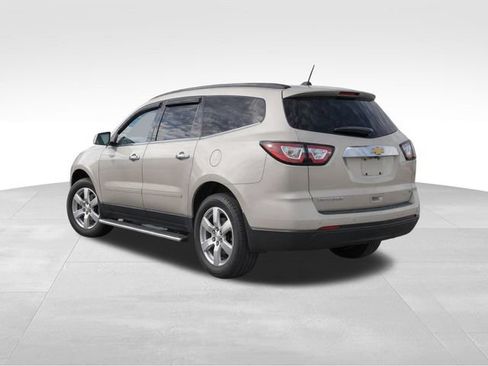 Used 2017 Chevrolet Traverse LT w/ Style and Technology Package FWD image 7