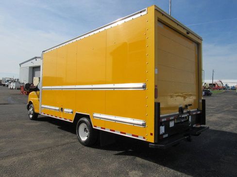 Used 2021 GMC Savana 3500 Extended w/ Power Convenience Package RWD image 5