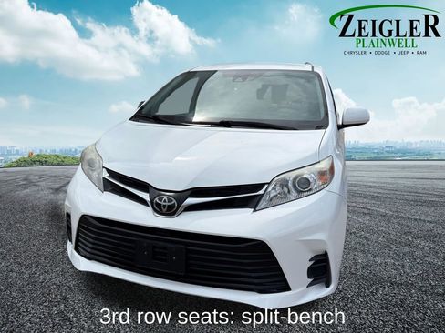 Used 2018 Toyota Sienna LE FWD image 9