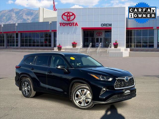 Certified 2022 Toyota Highlander XLE AWD/4WD image 1