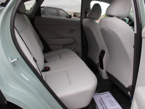 Used 2025 Hyundai Kona SEL FWD image 11