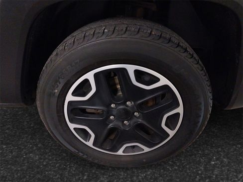 Certified 2017 Jeep Renegade Trailhawk w/ Premium Trailhawk Package image 12