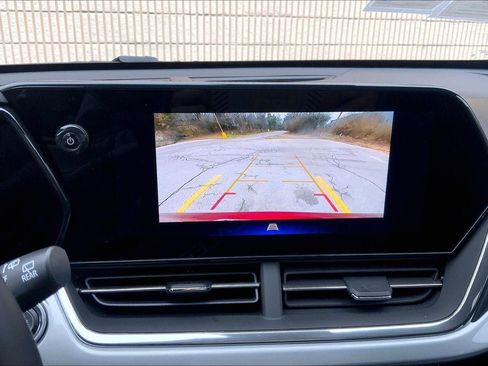 Used 2025 Chevrolet Trax LT w/ LT Convenience Package image 21