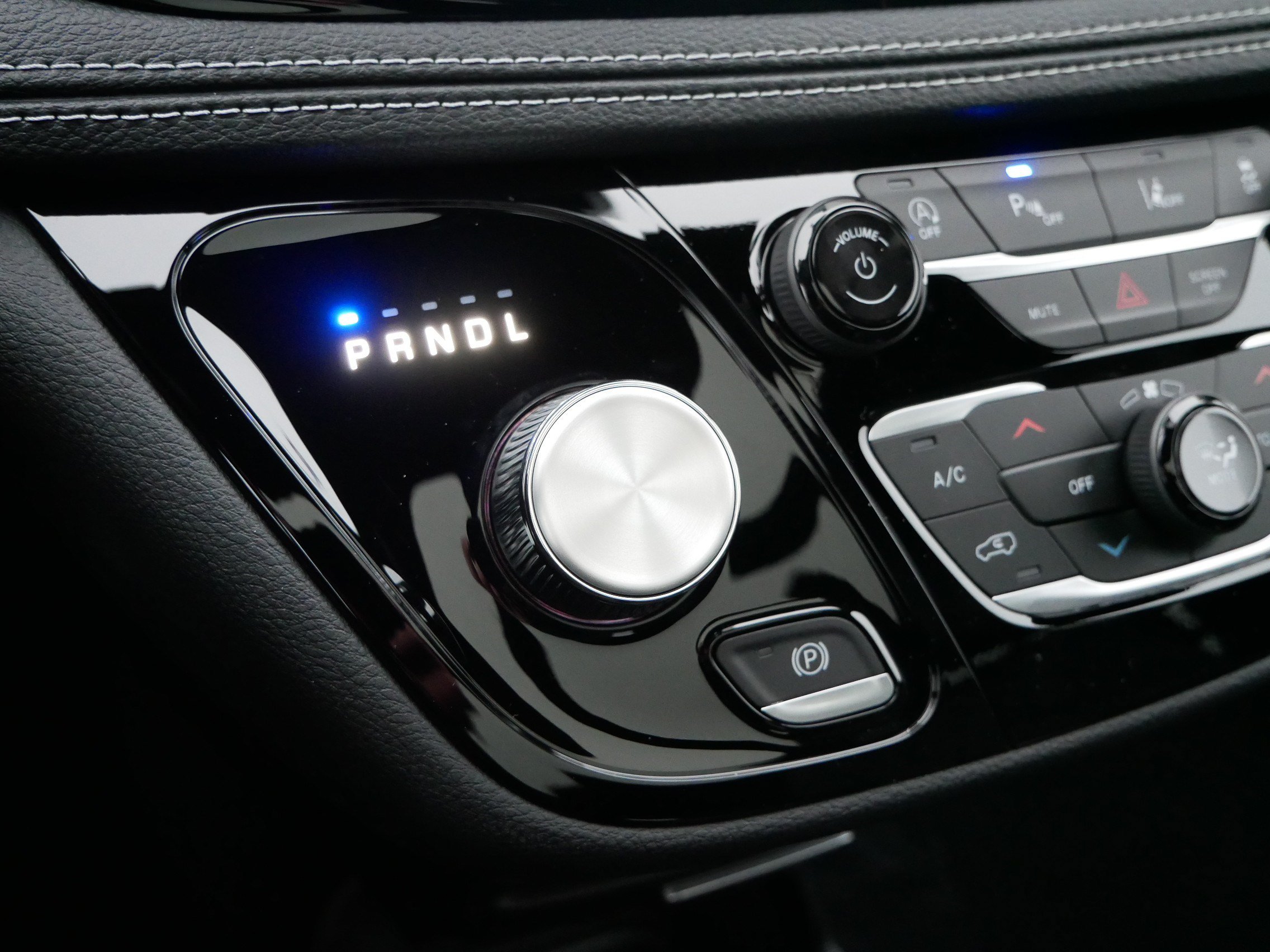 New 2026 Chrysler Pacifica Select AWD/4WD image 16