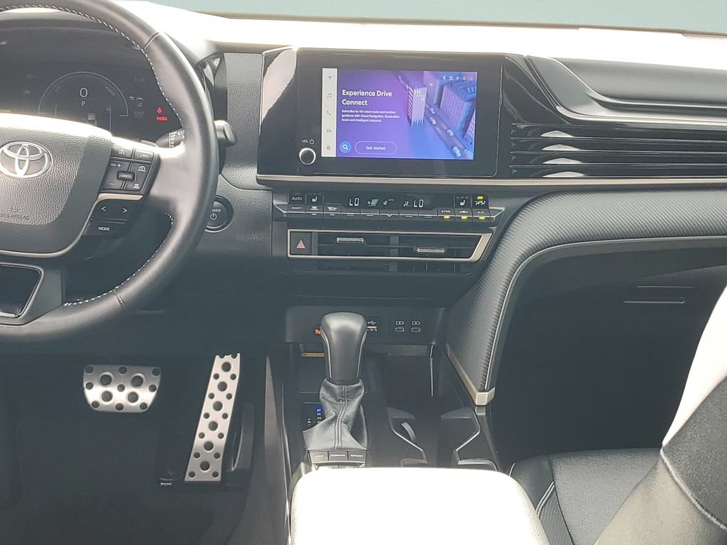 Used 2025 Toyota Camry SE w/ Convenience Package FWD image 15
